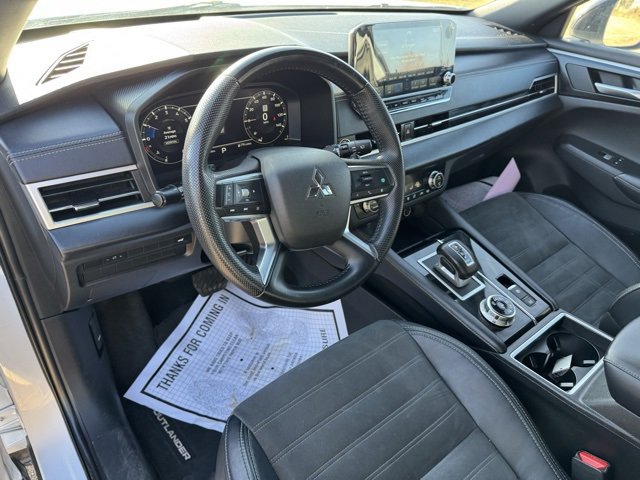 Used 2023 Mitsubishi Outlander SE Black Edition image 13