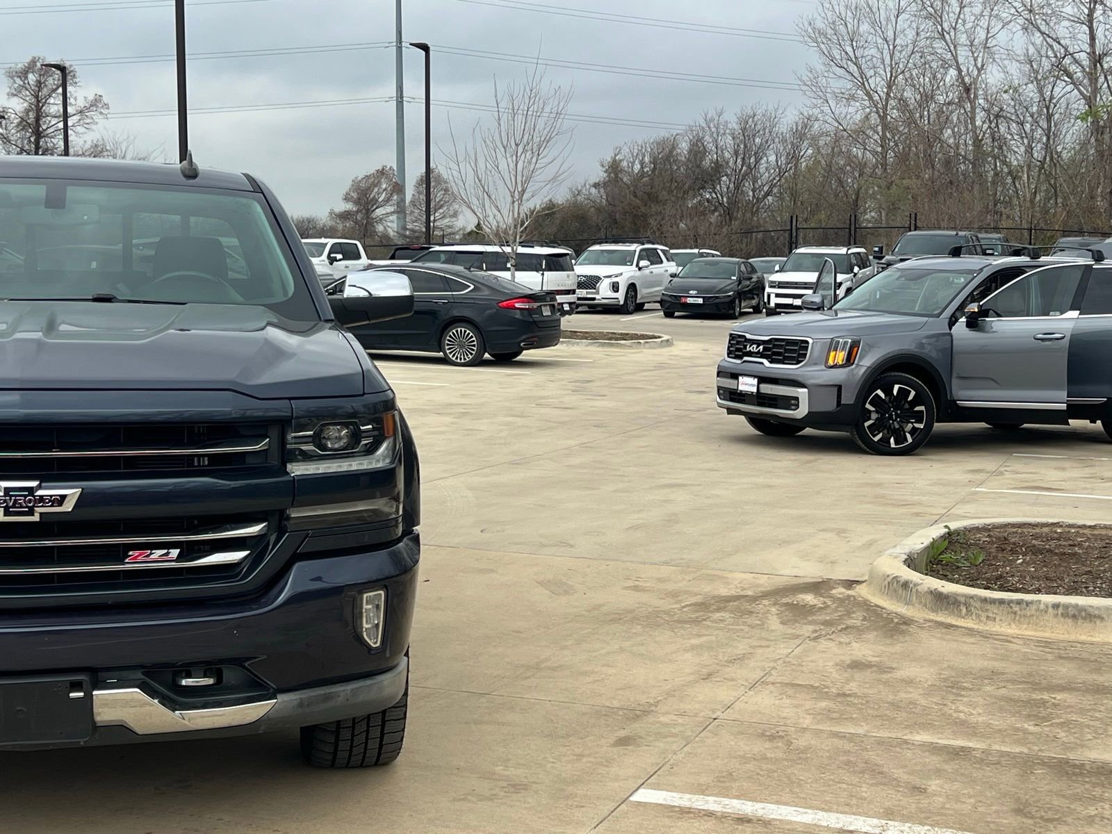 Used 2018 Chevrolet Silverado 1500 LTZ Z71 w/ Centennial Edition AWD/4WD image 3