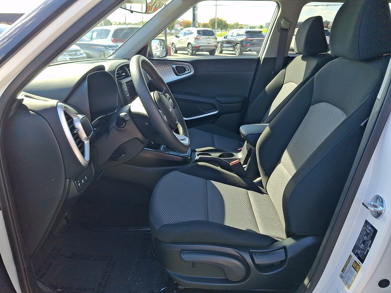 Certified 2025 Kia Soul LX w/ LX Technology Package FWD image 13