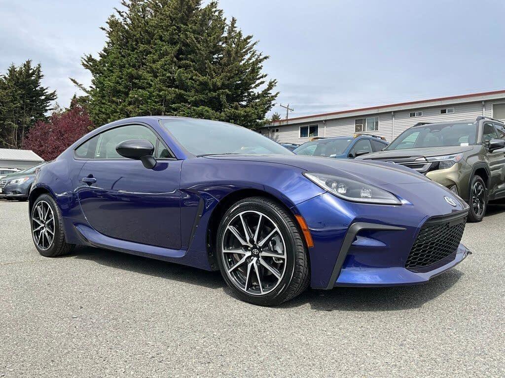 Used 2023 Toyota GR86 RWD image 2