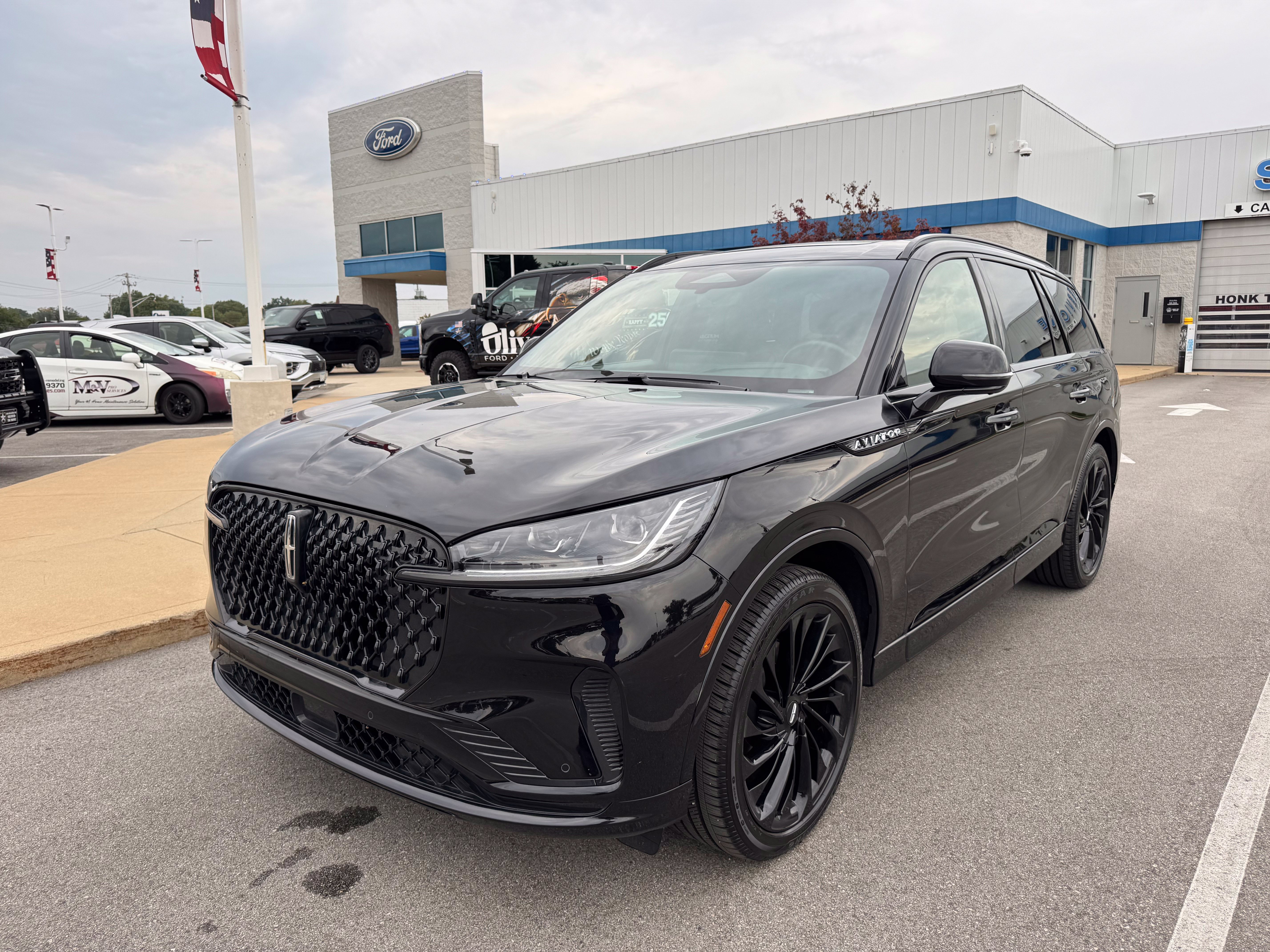 Used 2026 Lincoln Aviator Reserve AWD/4WD image 3
