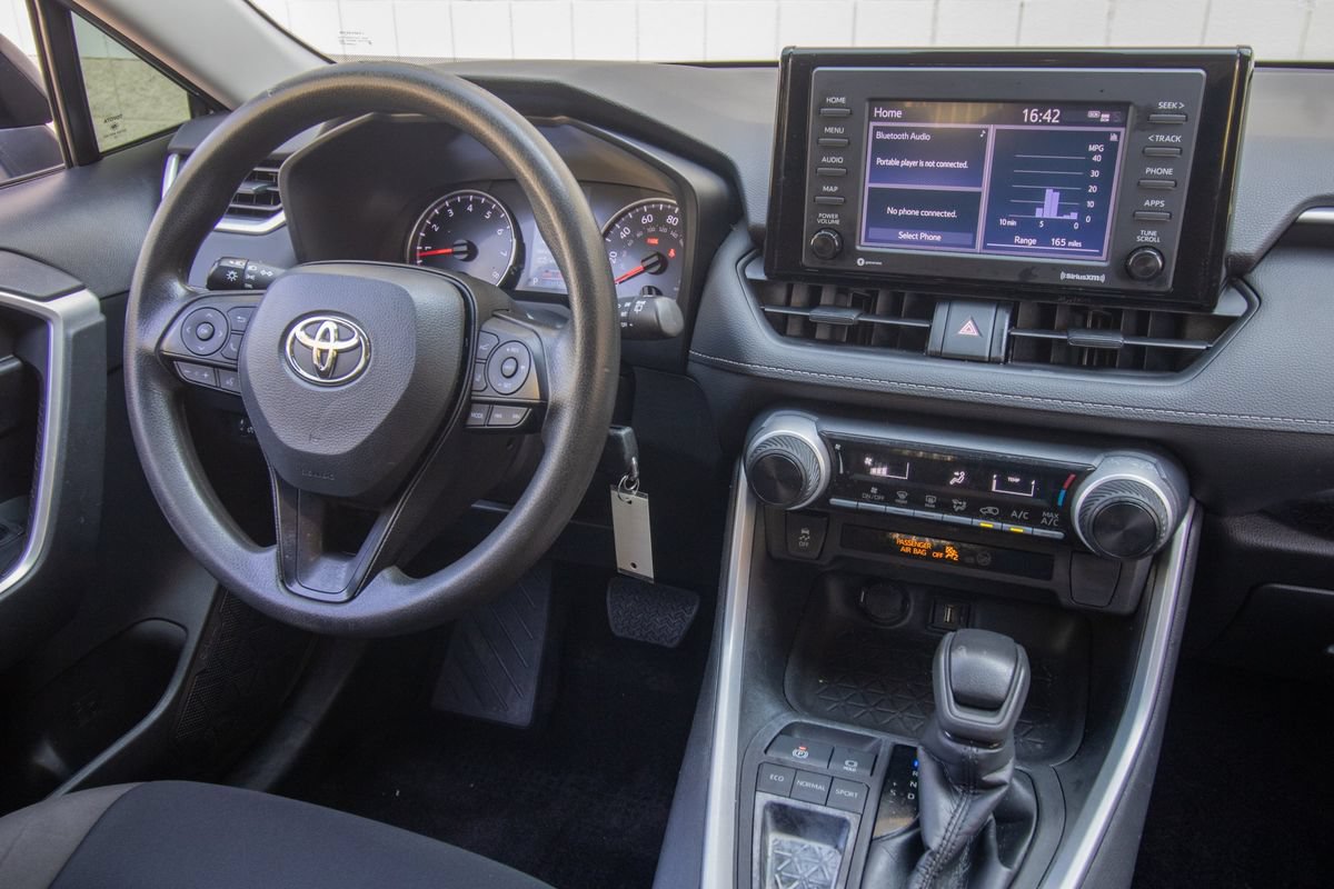 Used 2022 Toyota RAV4 LE FWD image 22