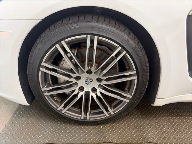 Used 2015 Porsche Panamera 4S image 40