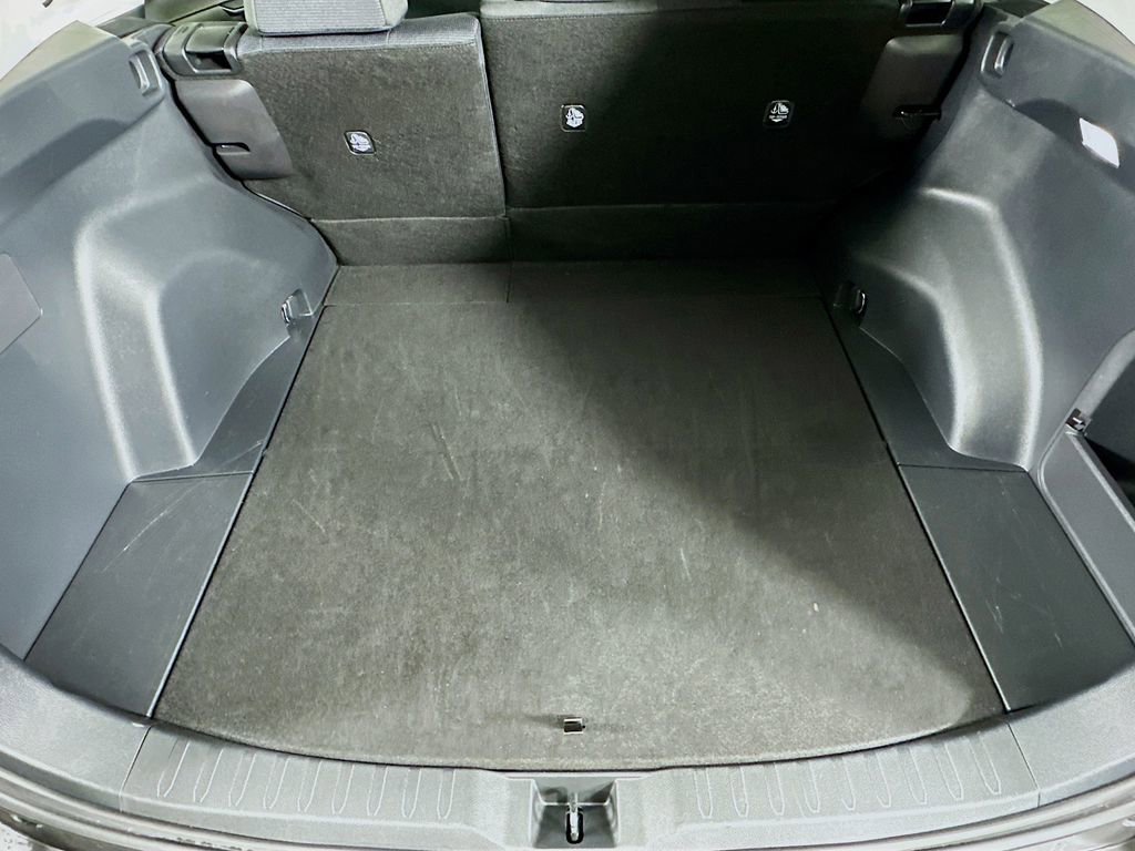 Used 2025 Toyota RAV4 LE image 31