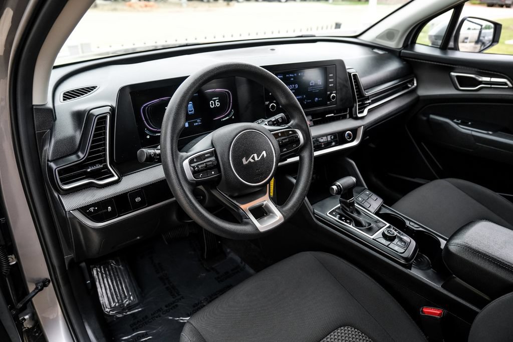 Used 2023 Kia Sportage LX AWD/4WD image 2
