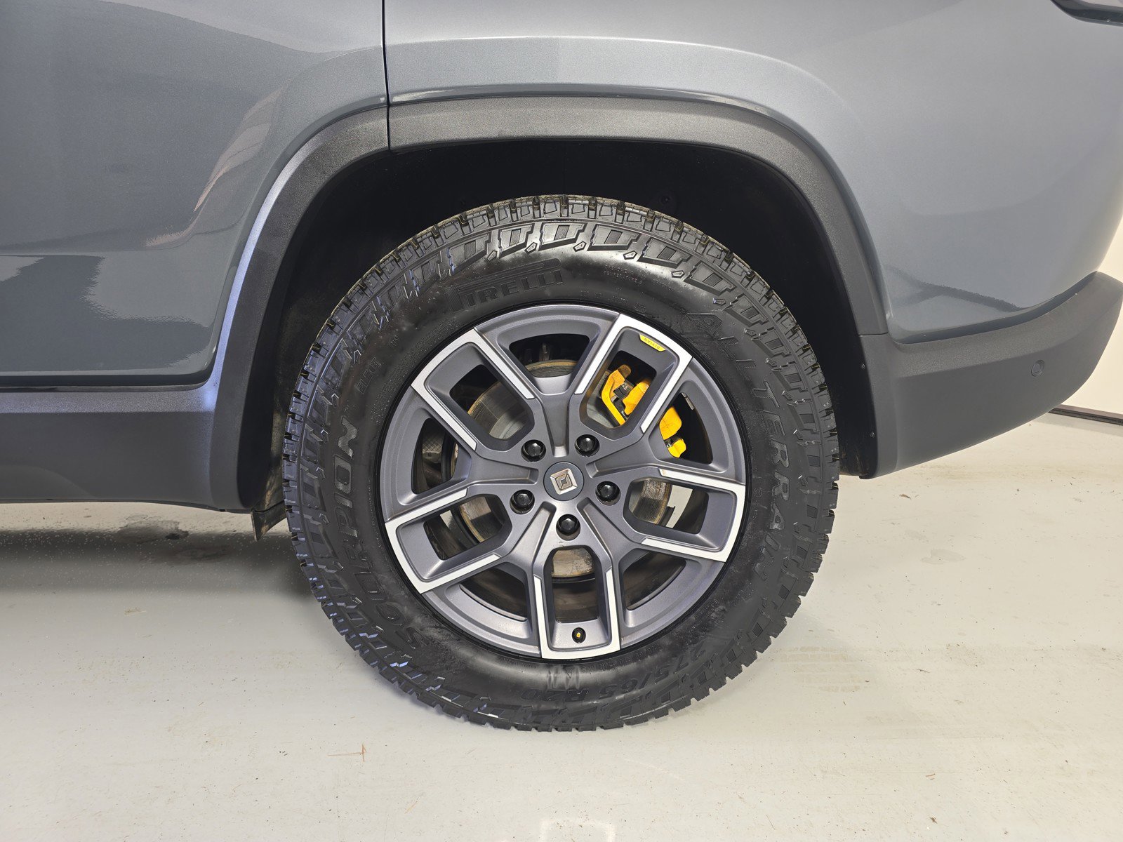 Used 2024 Rivian R1S Adventure image 10