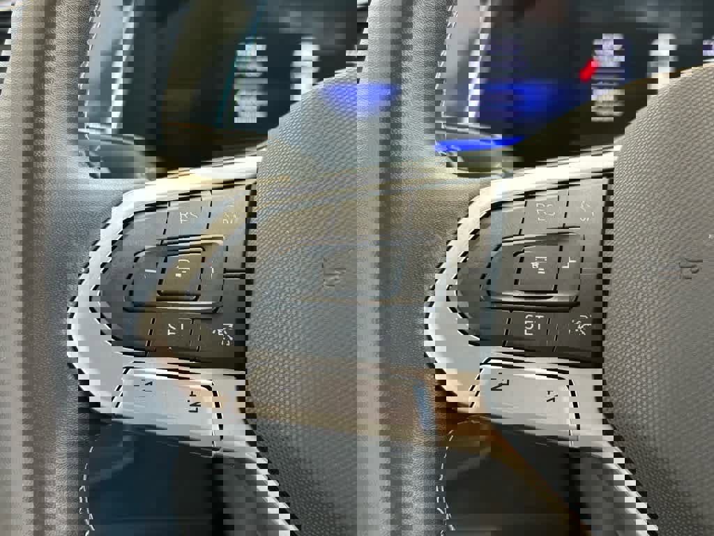 Certified 2024 Volkswagen Tiguan SE w/ Panoramic Sunroof Package image 15