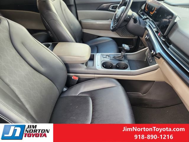 Used 2025 Kia Carnival image 14