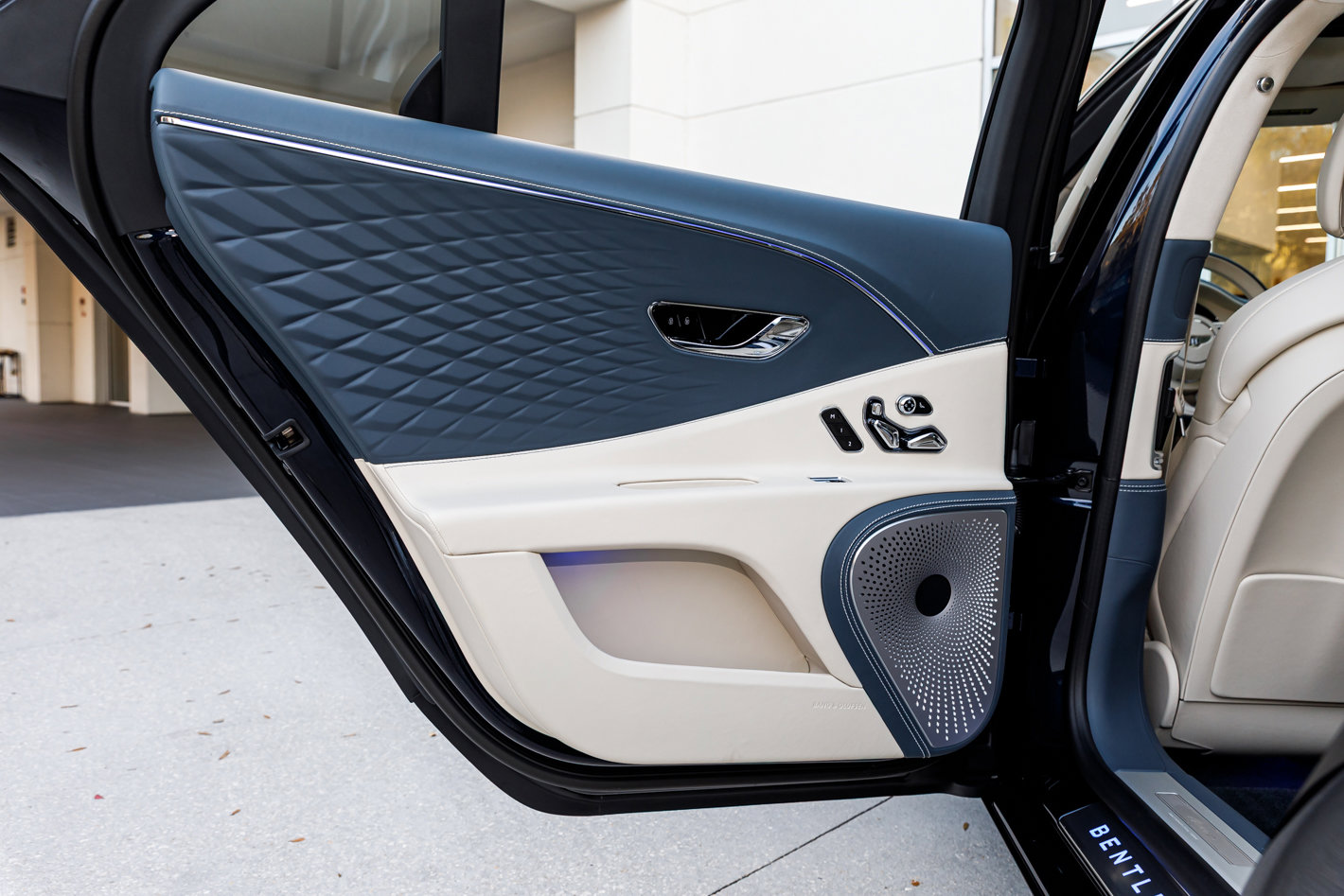 New 2026 Bentley Flying Spur Azure image 34