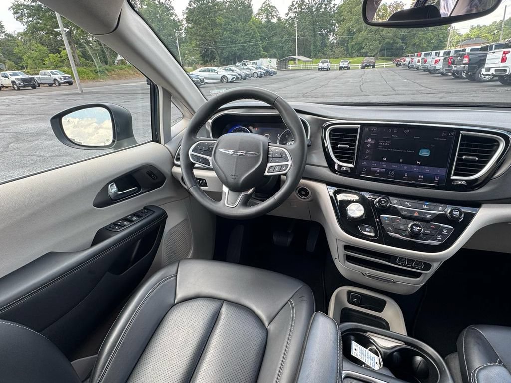 Used 2023 Chrysler Pacifica Touring-L FWD image 22