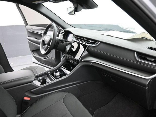 New 2025 Jeep Grand Cherokee Laredo image 24