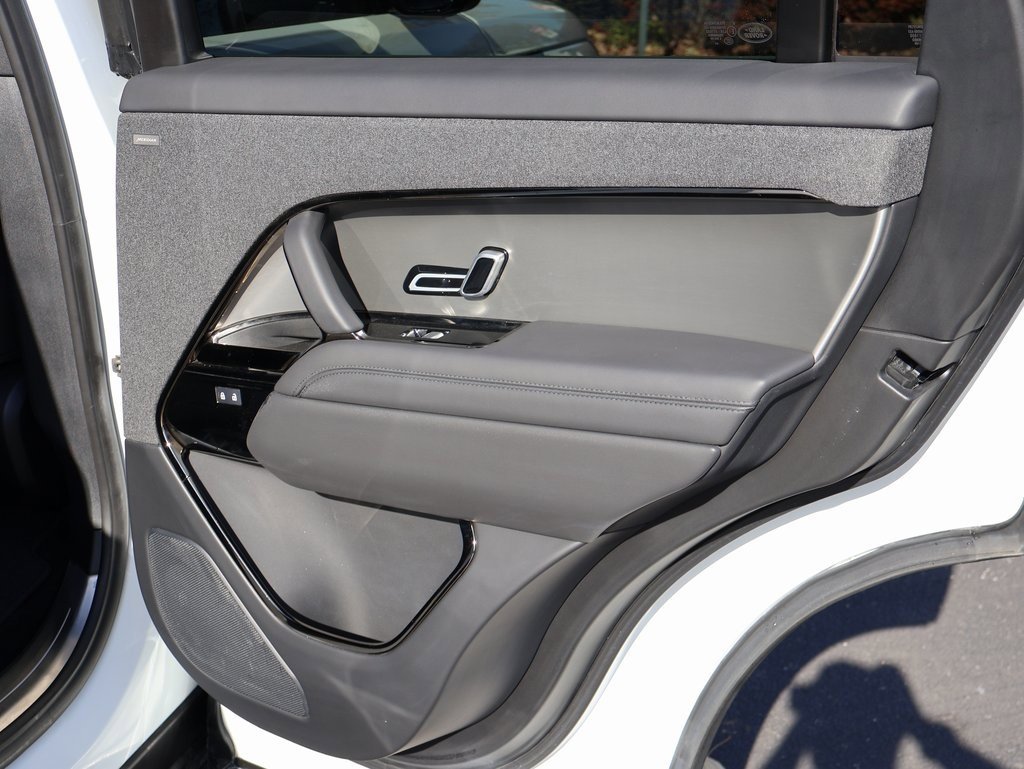 Used 2025 Land Rover Range Rover Sport SE image 15
