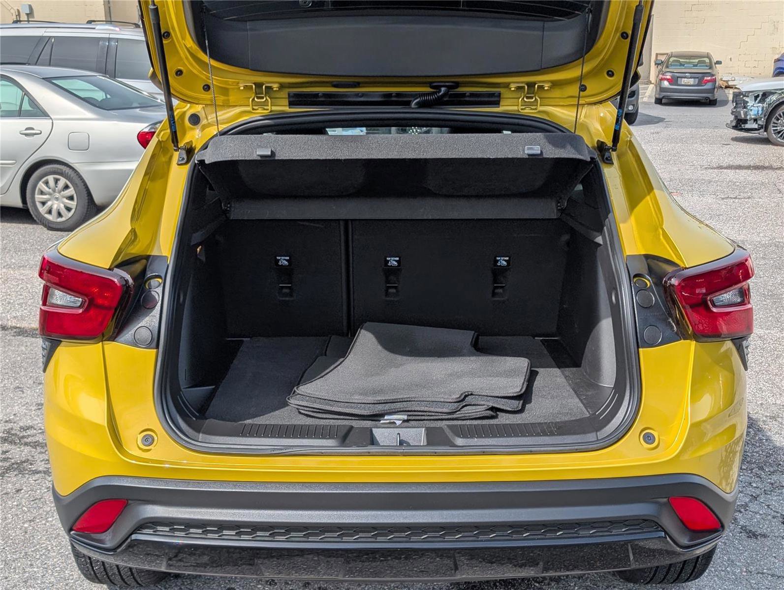 Used 2024 Chevrolet Trax RS w/ Sunroof Package image 14