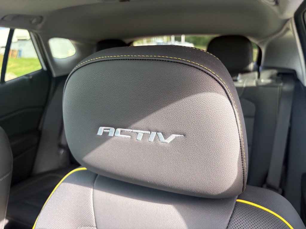 Used 2024 Chevrolet Trax ACTIV w/ Sunroof Package FWD image 4