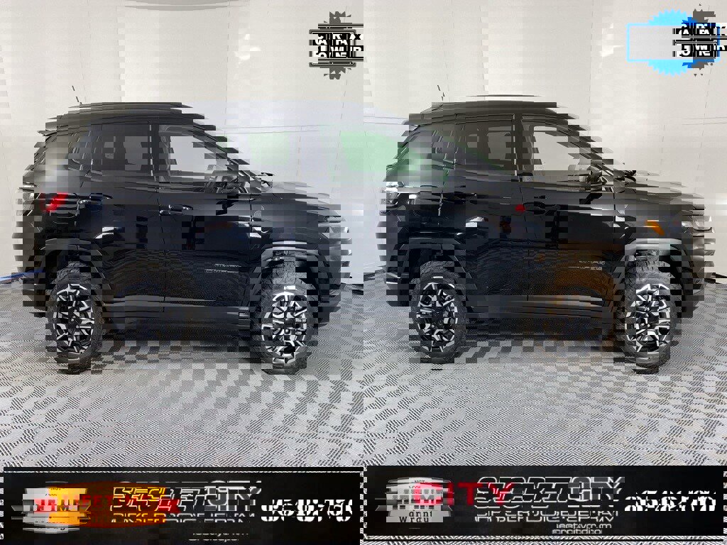 Used 2024 Jeep Compass Trailhawk w/ Trailhawk Convenience Group image 8