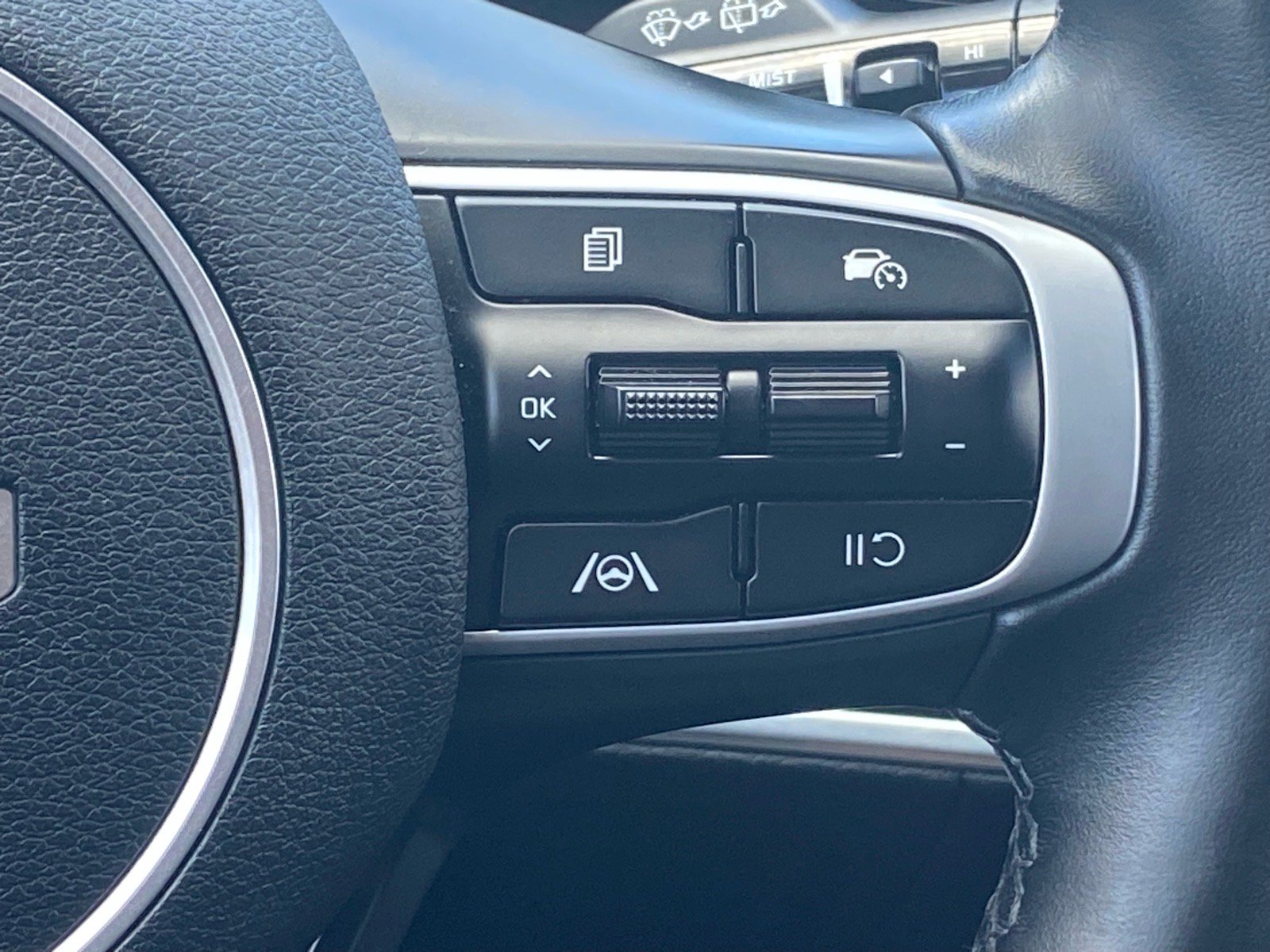 Used 2023 Kia Sportage EX AWD/4WD image 7