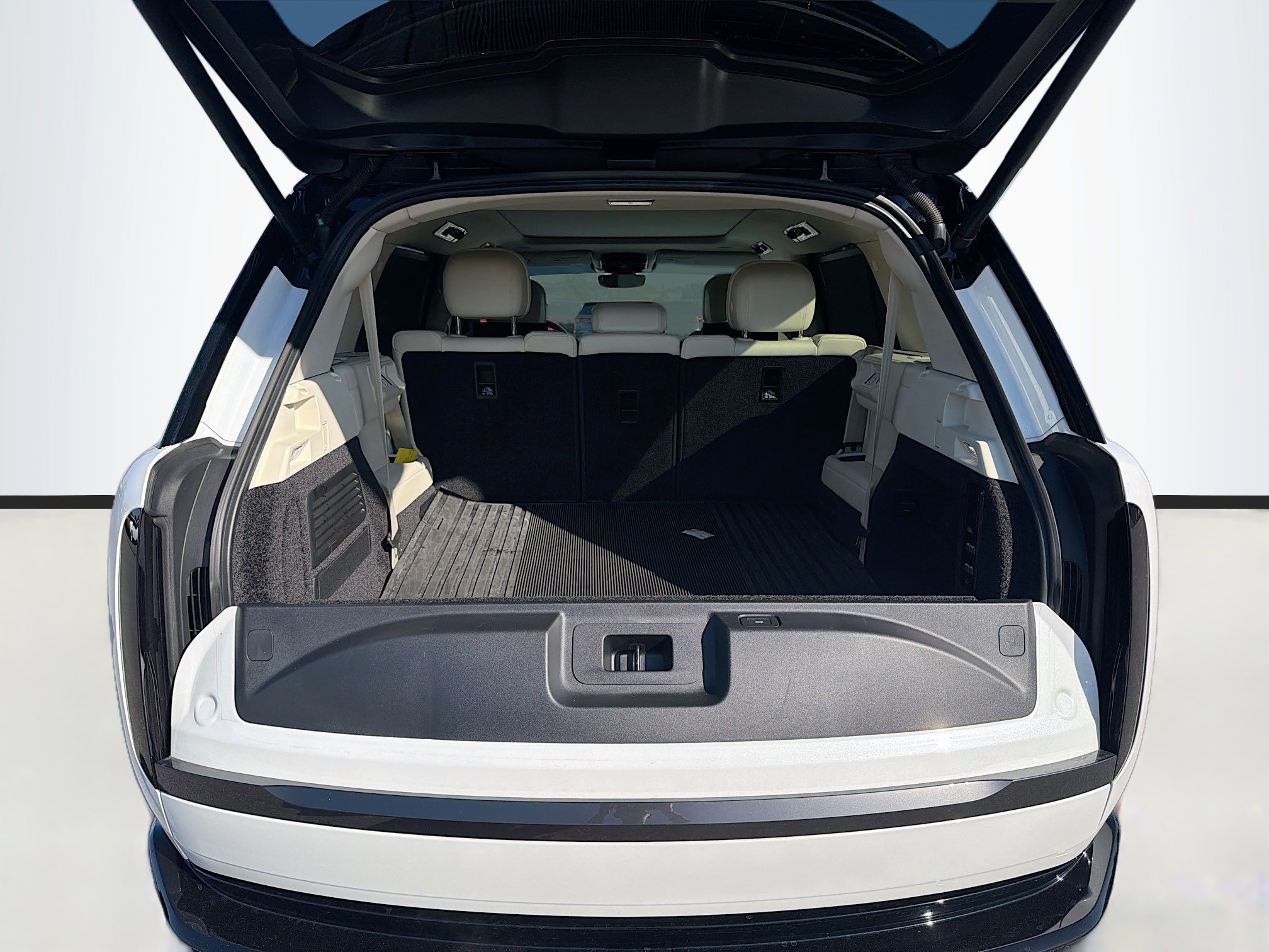 Used 2024 Land Rover Range Rover Long Wheelbase SE image 12