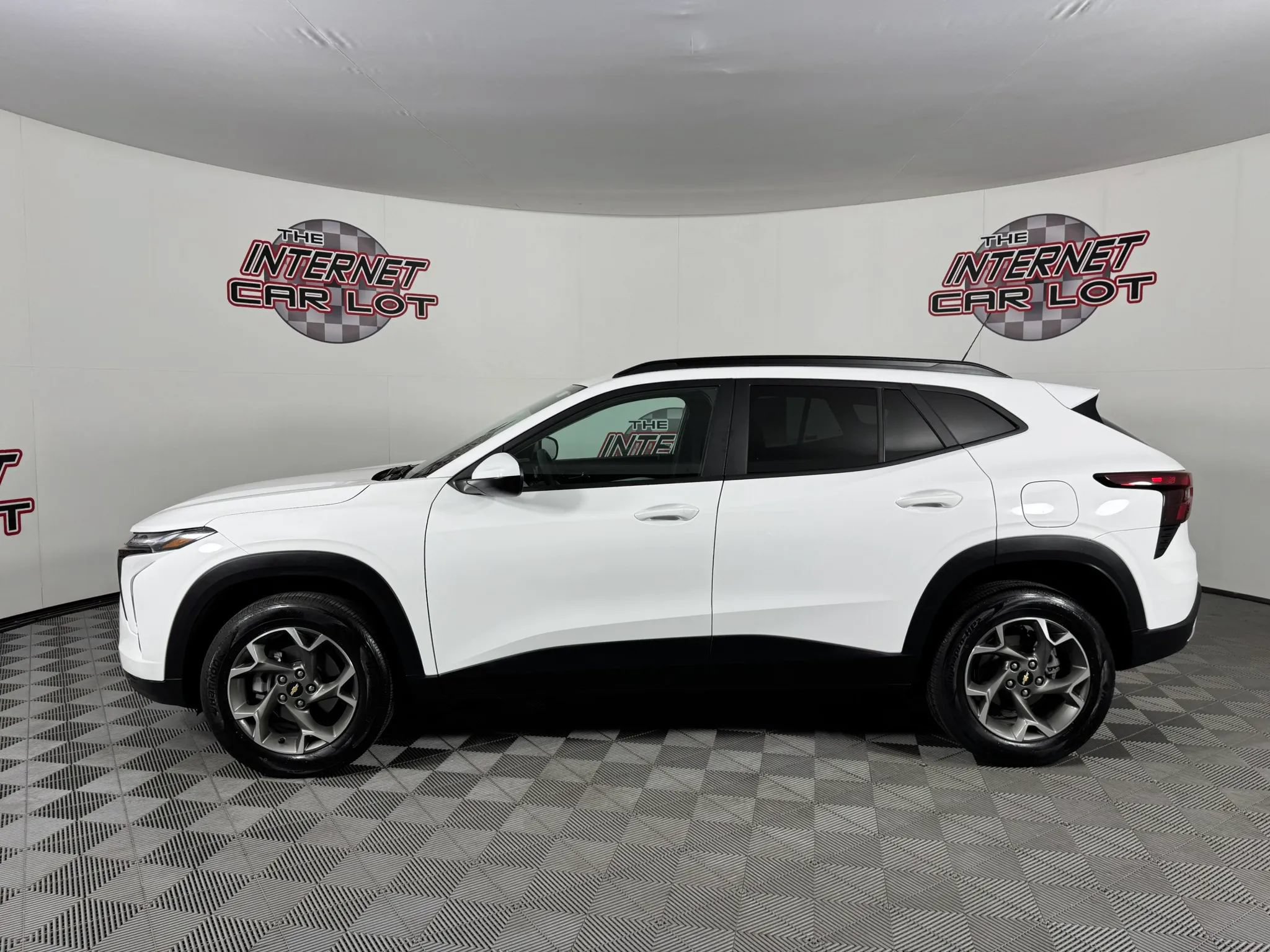 Used 2026 Chevrolet Trax LT FWD image 4