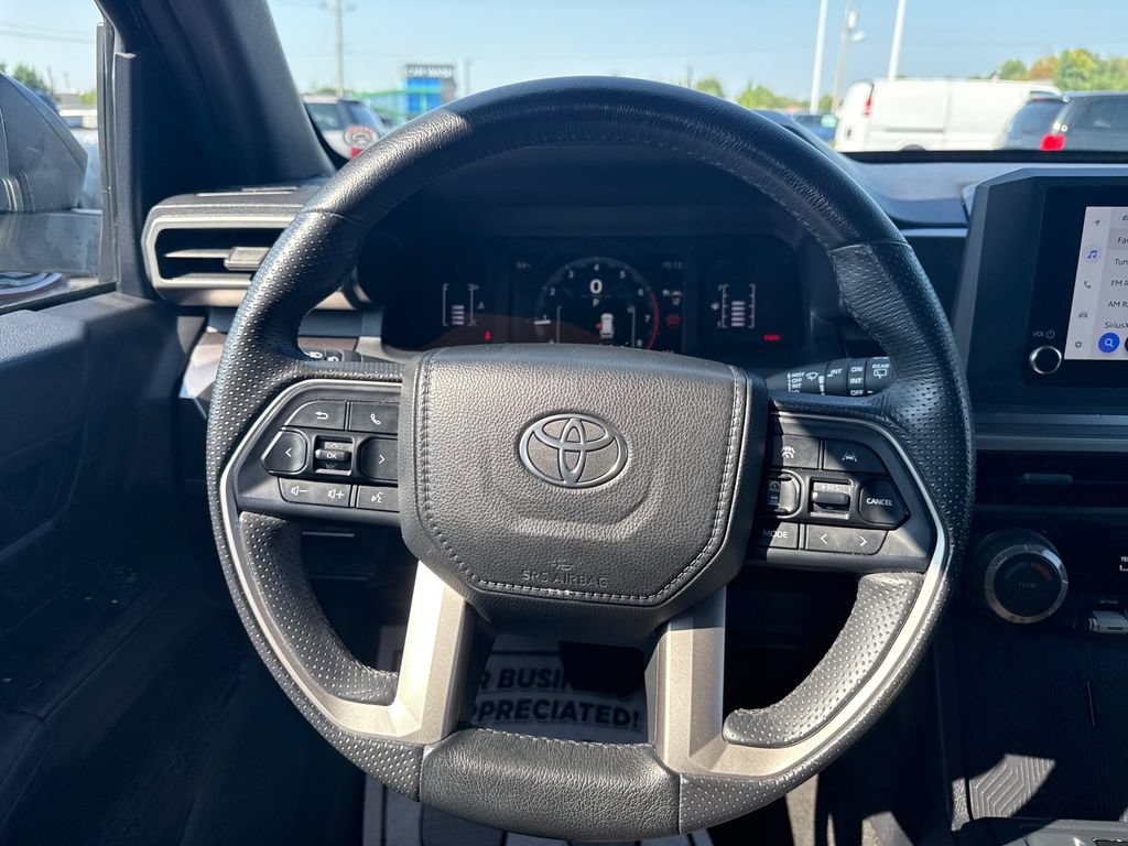 Used 2025 Toyota 4Runner SR5 AWD/4WD image 17