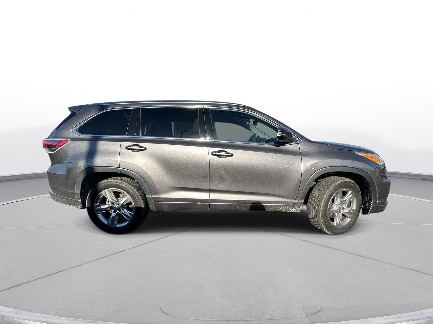 Used 2015 Toyota Highlander Limited w/ Driver Technology Package image 7