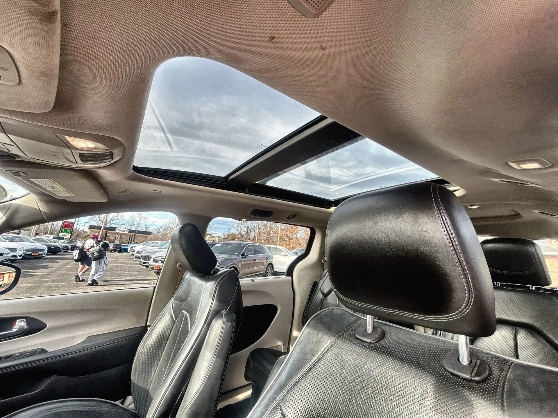Used 2020 Chrysler Pacifica Limited FWD image 16
