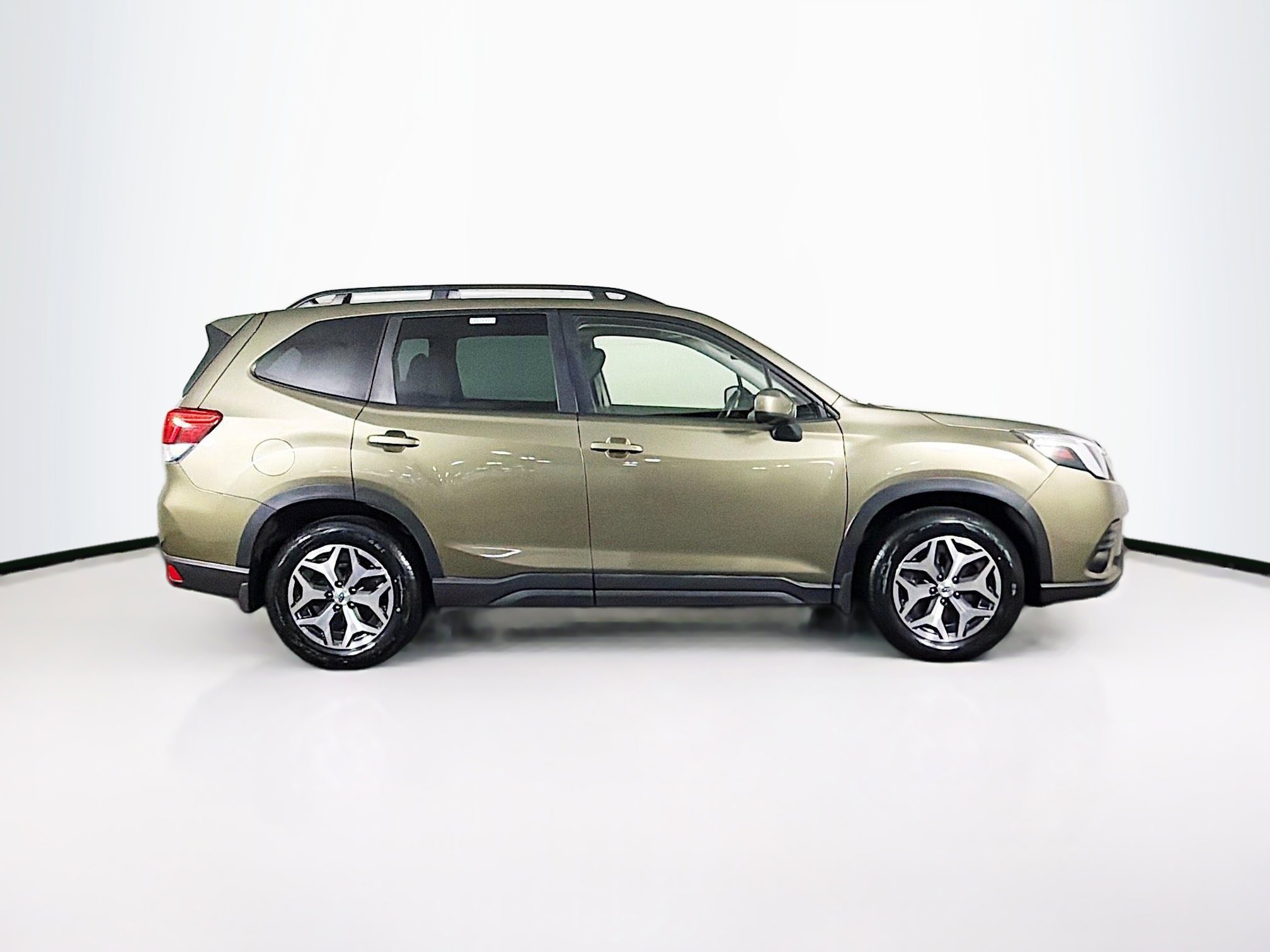 Used 2023 Subaru Forester Premium image 9