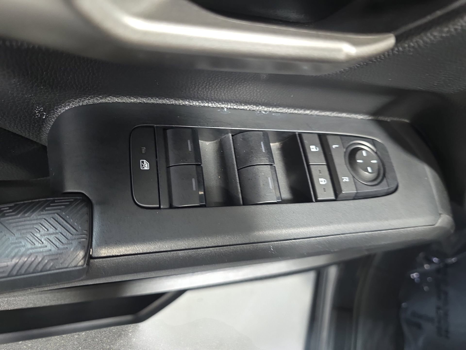 Used 2024 Toyota Tacoma TRD Off-Road AWD/4WD image 27