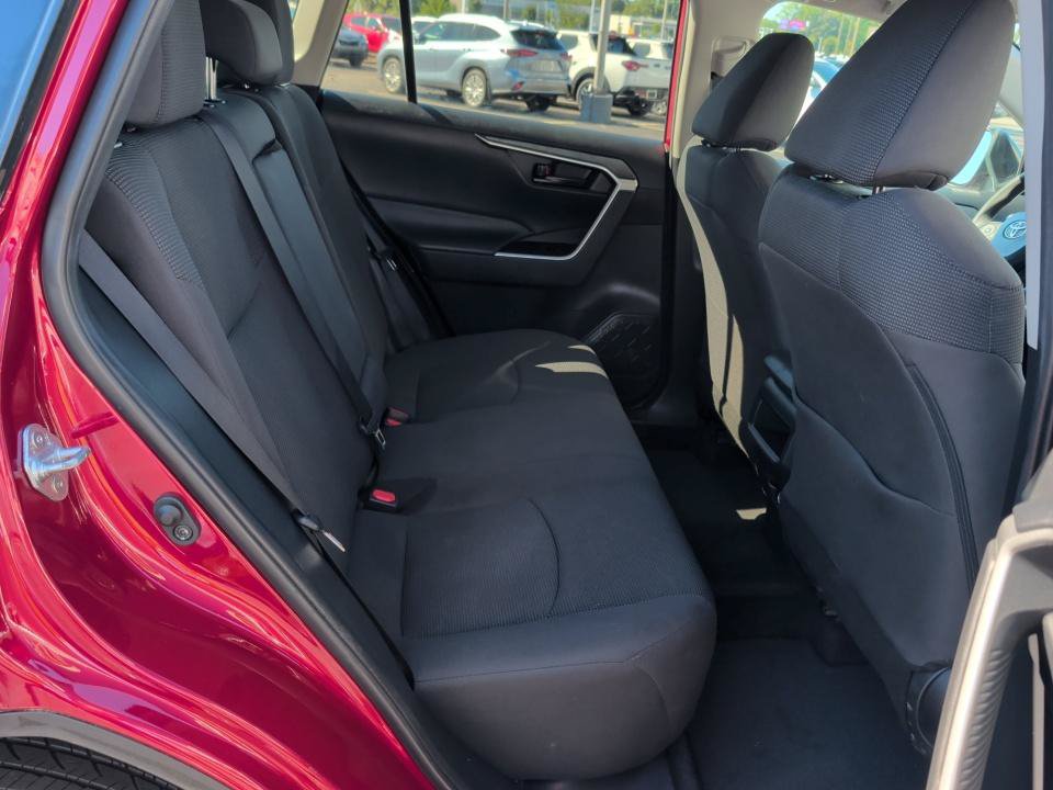 Used 2020 Toyota RAV4 LE FWD image 33