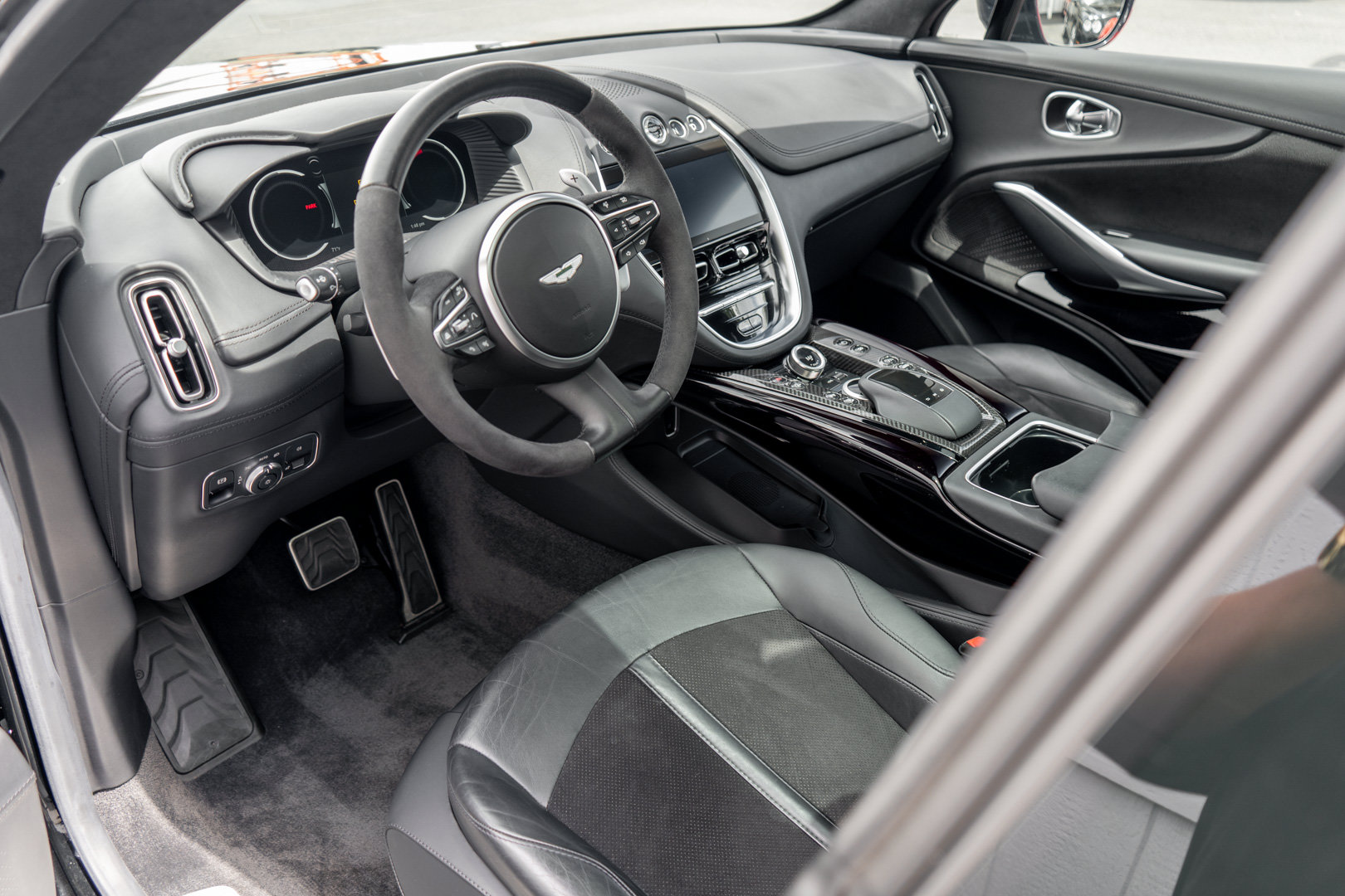 Used 2023 Aston Martin DBX 707 AWD/4WD image 3