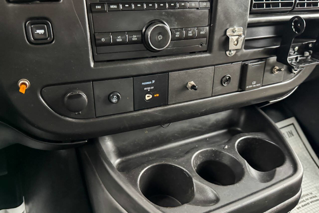 Used 2017 Chevrolet Express 2500 image 30