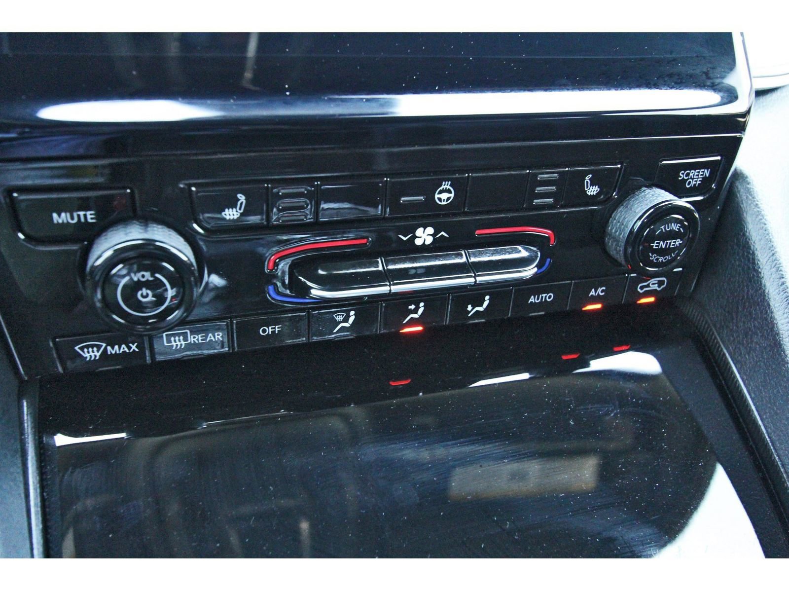 Used 2025 Jeep Grand Cherokee L Limited w/ Black Appearance Package image 28