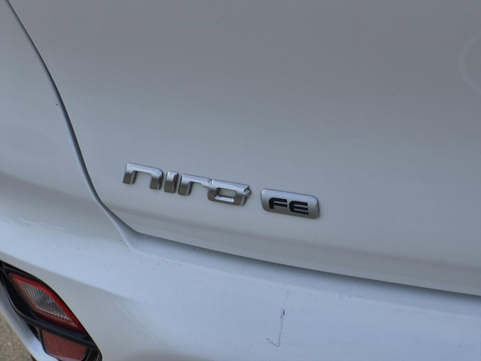 Used 2021 Kia Niro LX image 7