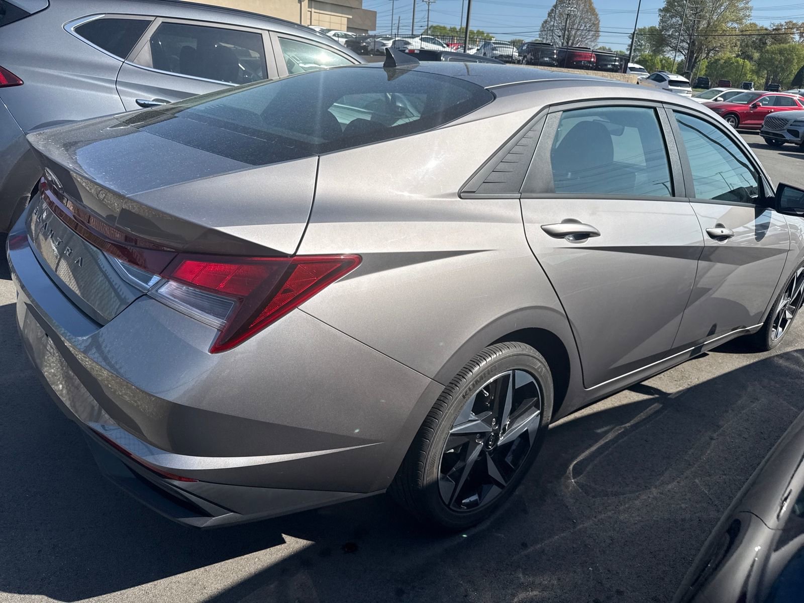 Used 2023 Hyundai Elantra SEL w/ Convenience Package image 9