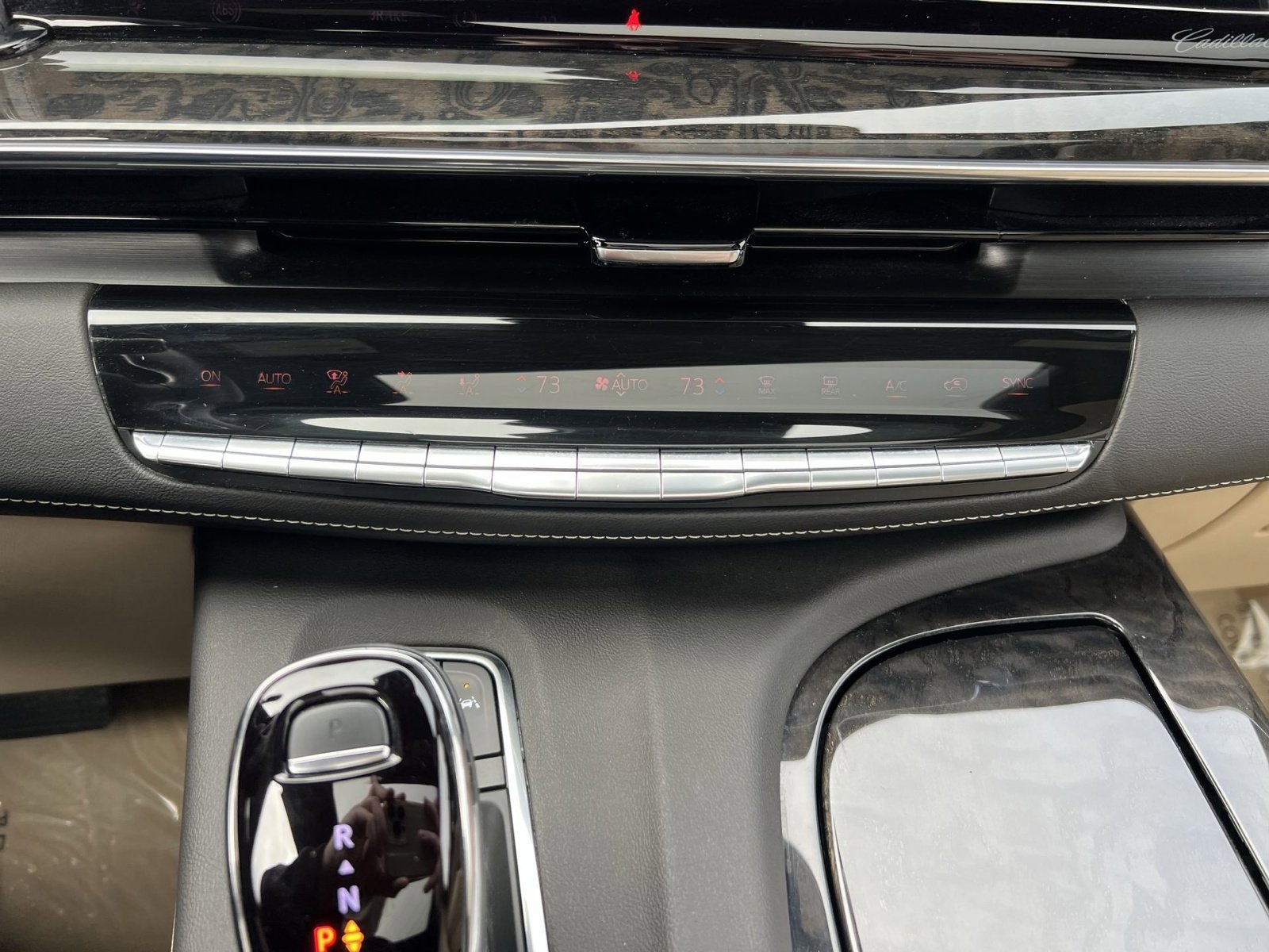 Used 2024 Cadillac Escalade ESV Premium Luxury image 20