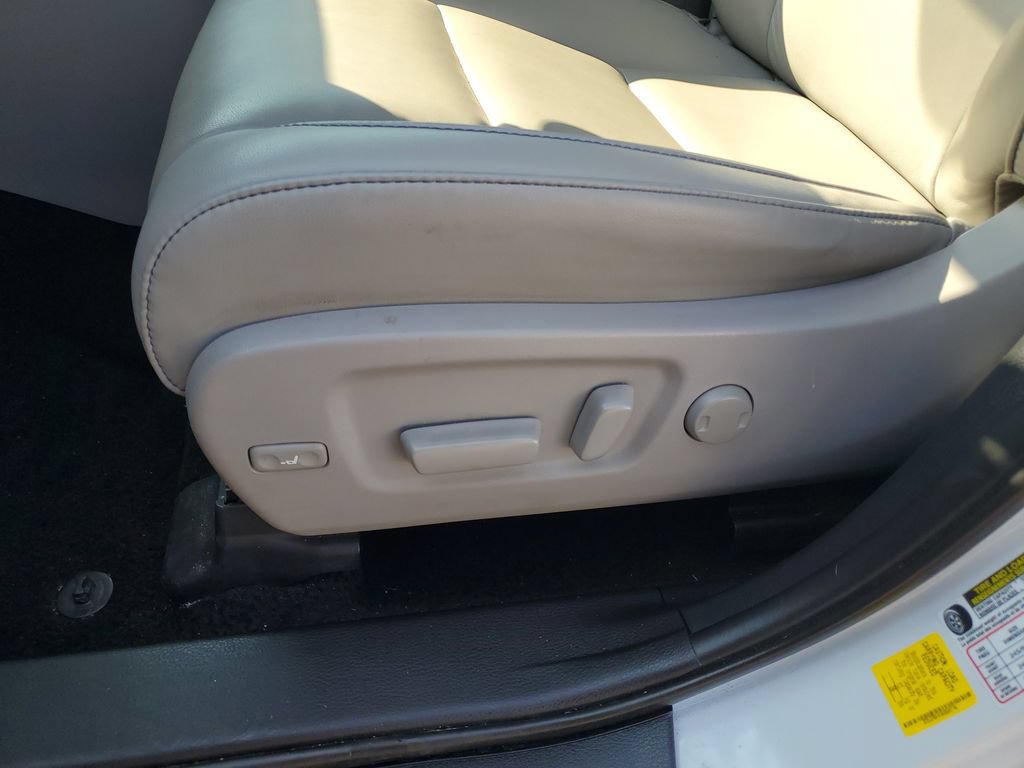 Used 2019 Toyota Highlander XLE AWD/4WD image 9