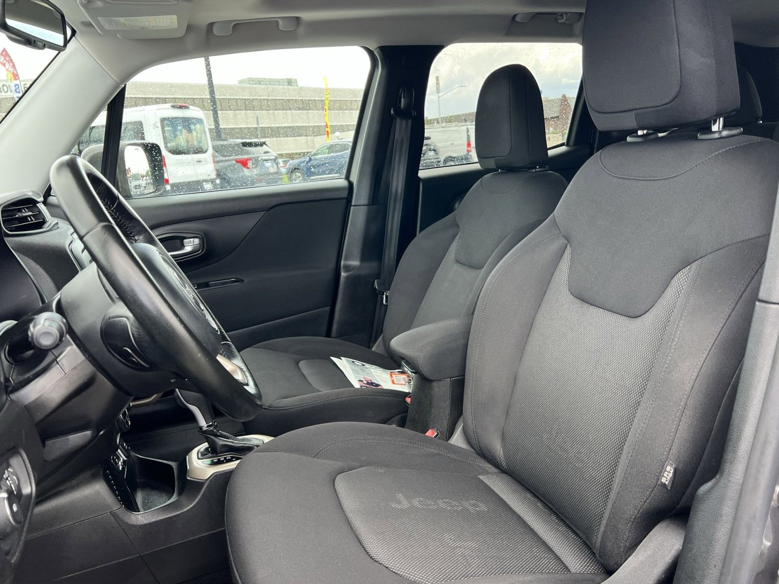 Used 2017 Jeep Renegade Latitude image 11