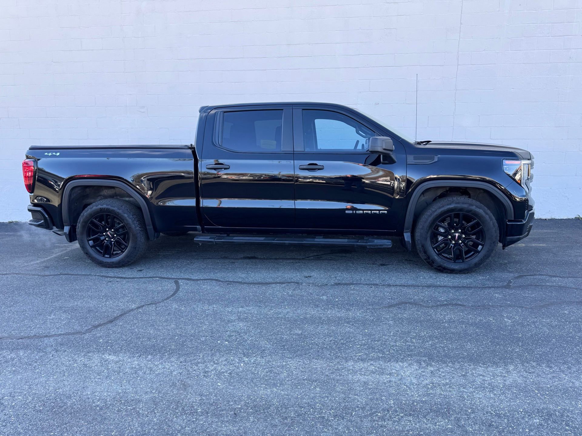 Used 2024 GMC Sierra 1500 Pro w/ Graphite Edition image 5