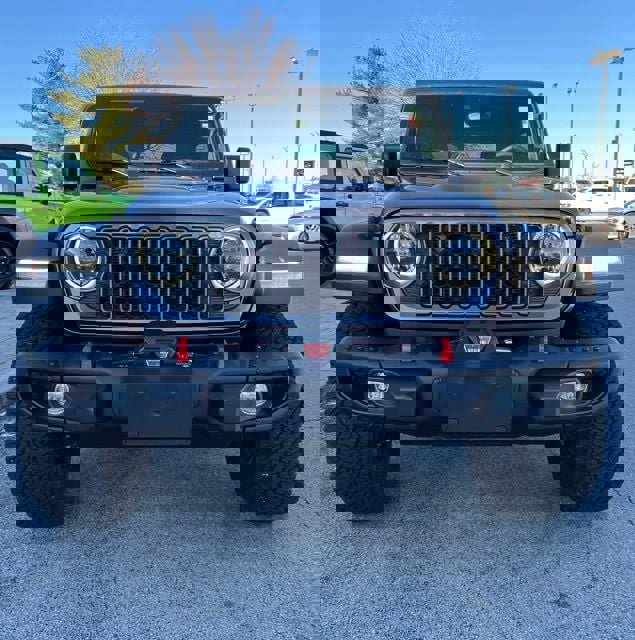 Used 2025 Jeep Wrangler Unlimited Rubicon w/ XTREMEE 35" Tire Package image 4