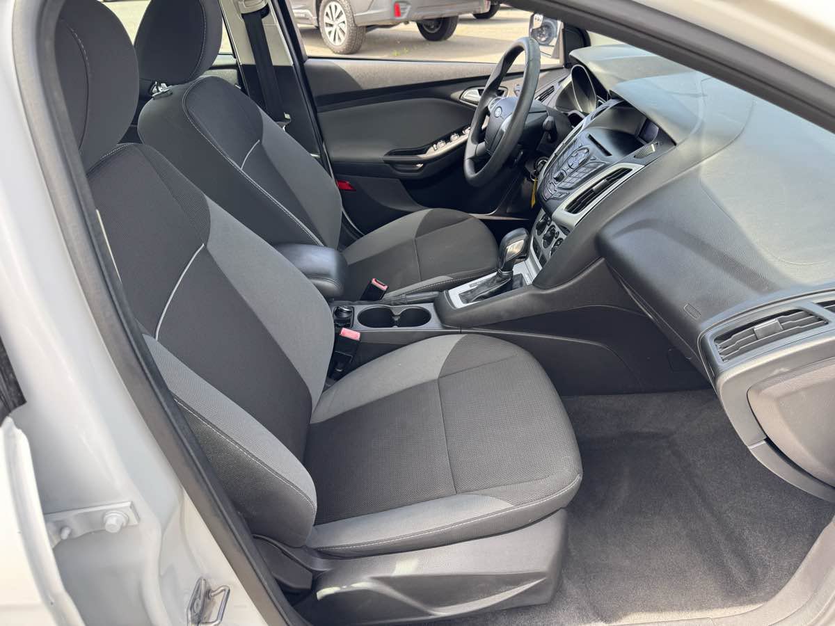 Used 2013 Ford Focus SE FWD image 12