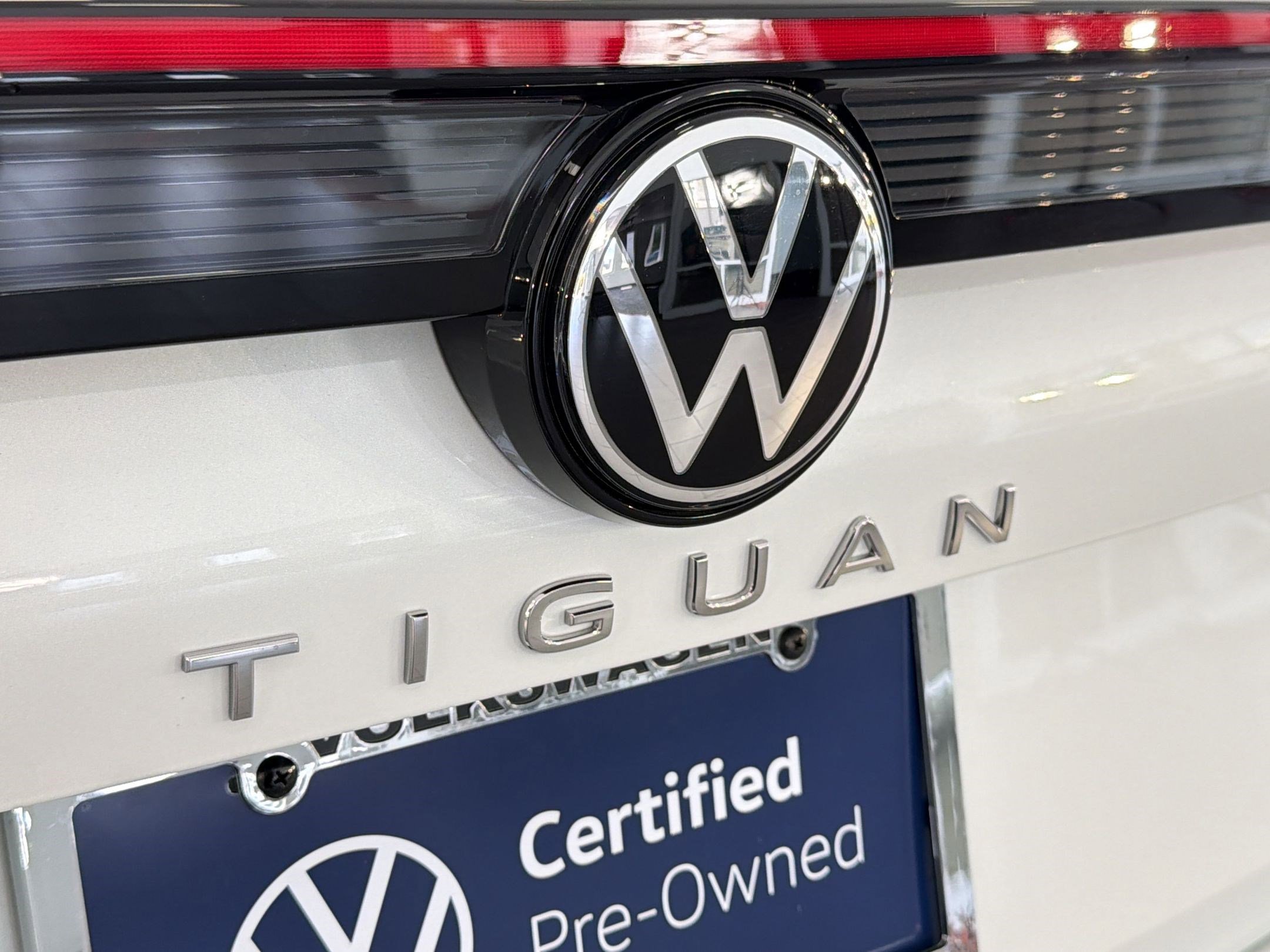 Used 2025 Volkswagen Tiguan SEL R-Line image 35