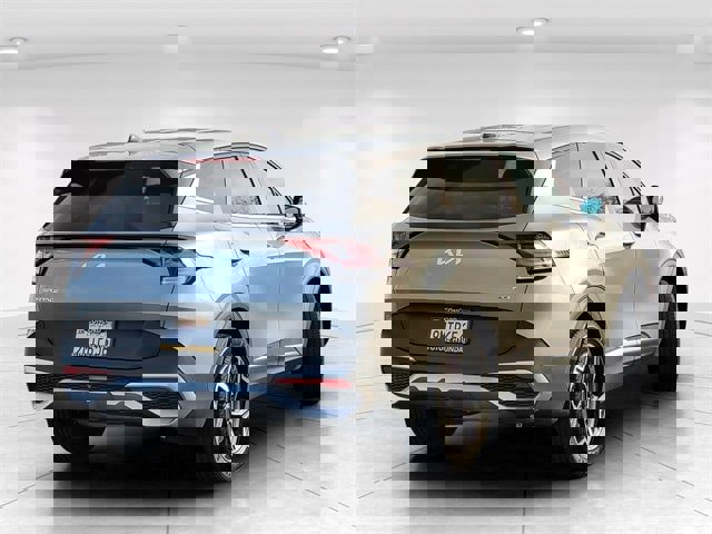 Used 2024 Kia Sportage LX image 6