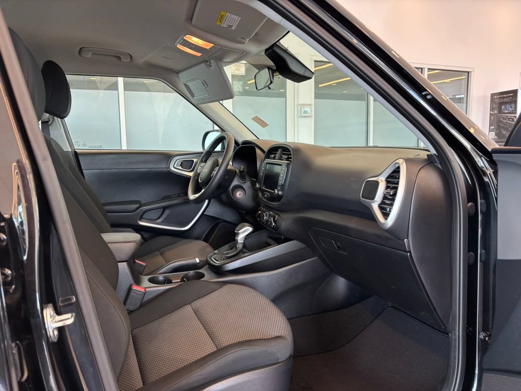 Used 2023 Kia Soul LX FWD image 22