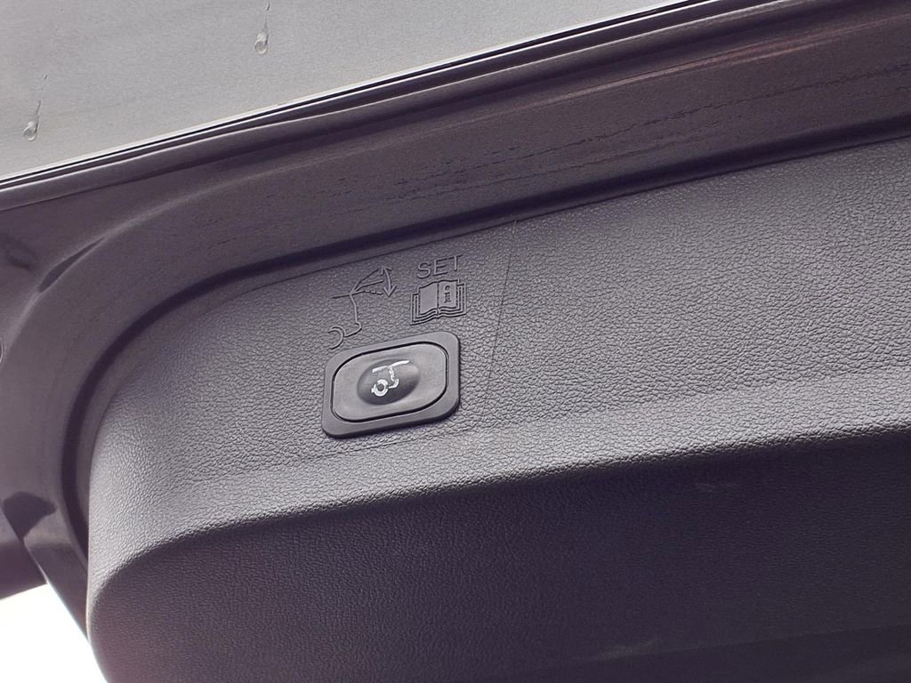 Used 2019 Ford Escape SEL image 21