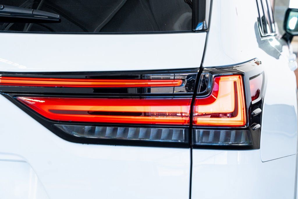 Used 2024 Lexus LX 600 F Sport image 27