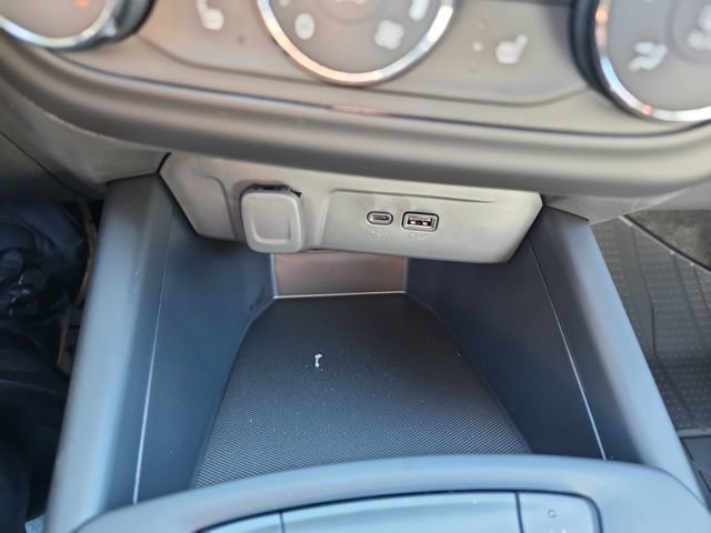 New 2026 Chevrolet Trax RS w/ Sunroof Package image 28