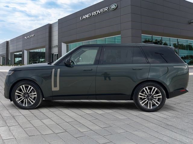 Used 2024 Land Rover Range Rover Long Wheelbase SE image 2