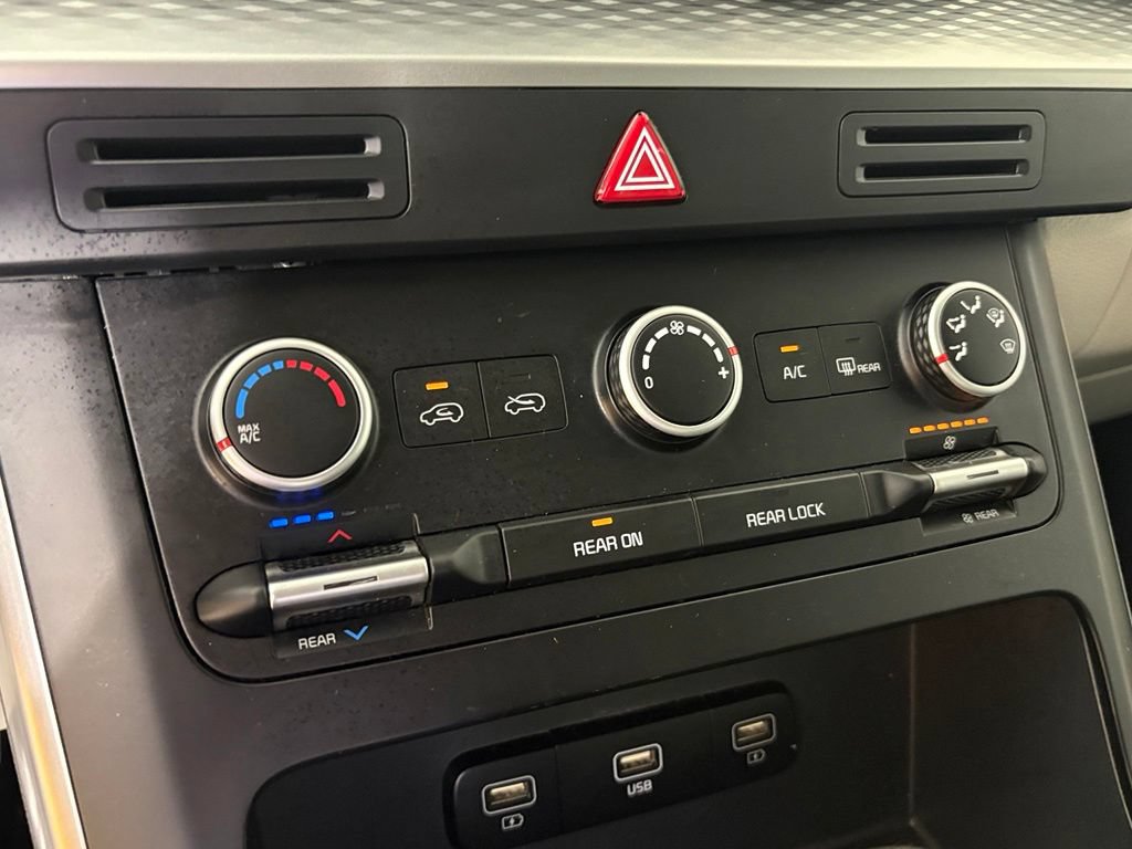 Used 2022 Kia Carnival LX FWD image 26
