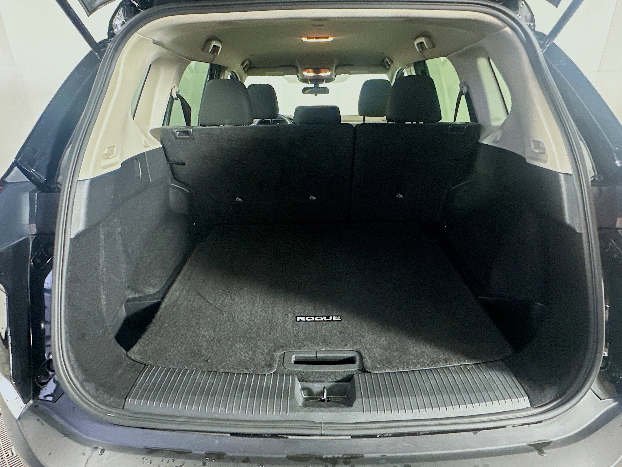 Used 2023 Nissan Rogue SV image 28