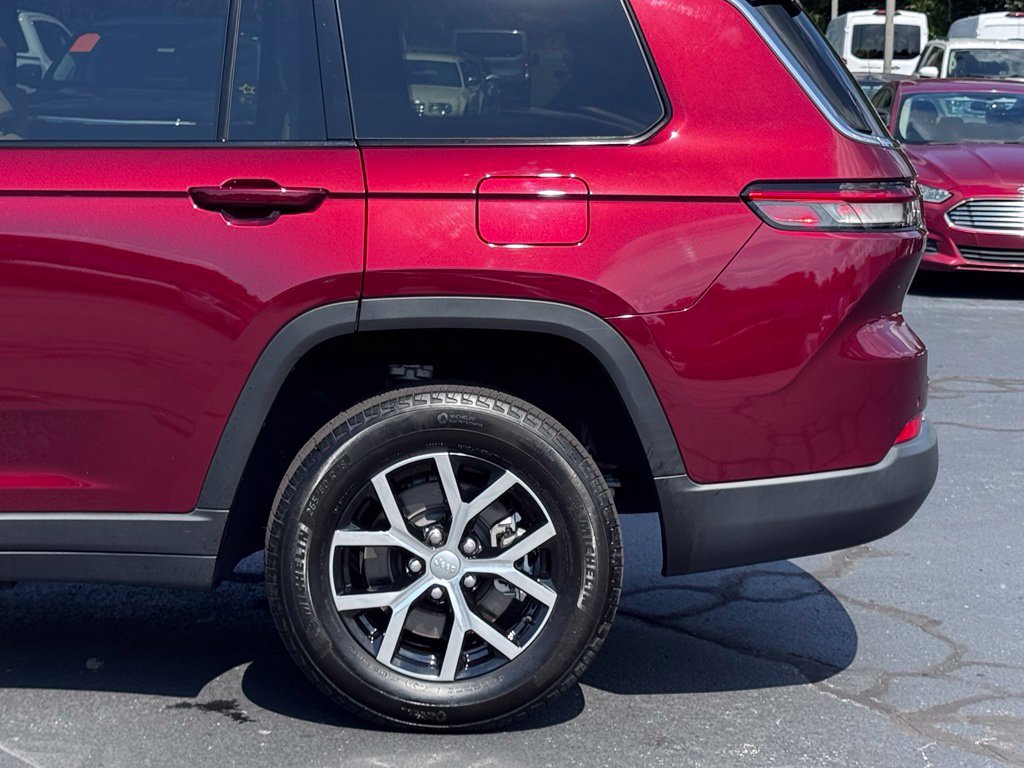 Used 2024 Jeep Grand Cherokee L Limited RWD image 41