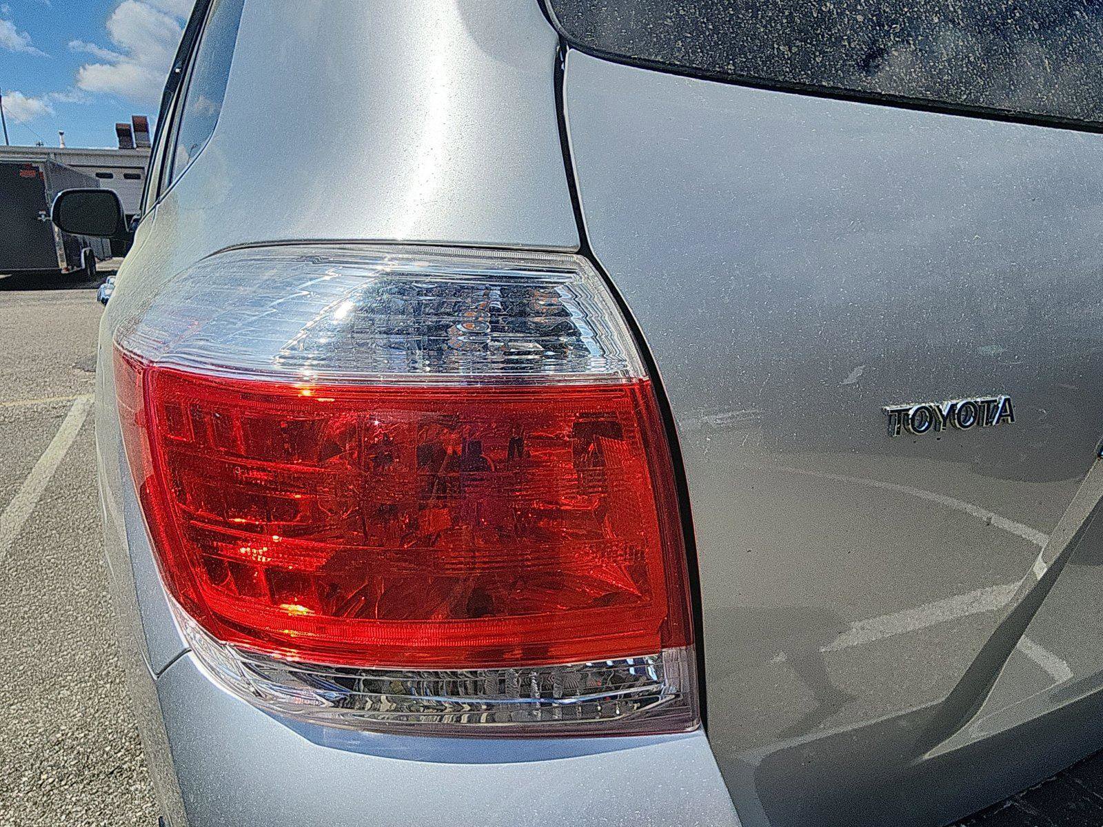 Used 2013 Toyota Highlander 4WD w/ Cold Weather Pkg image 8